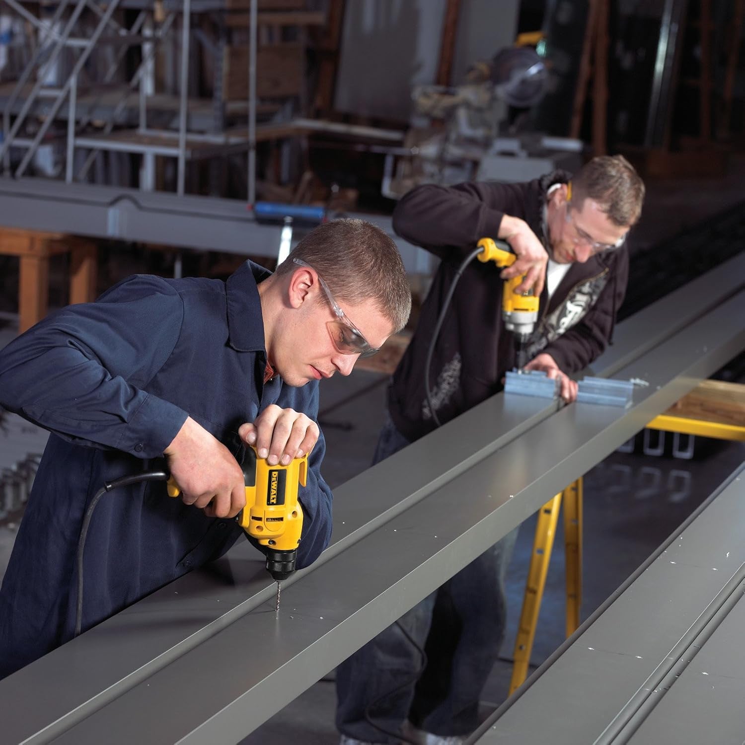 DEWALT Drill, 8.0-Amp, 3/8-Inch, Variable Speed Trigger, Mid-Handle Grip for Comfort, Corded (DWD115K )