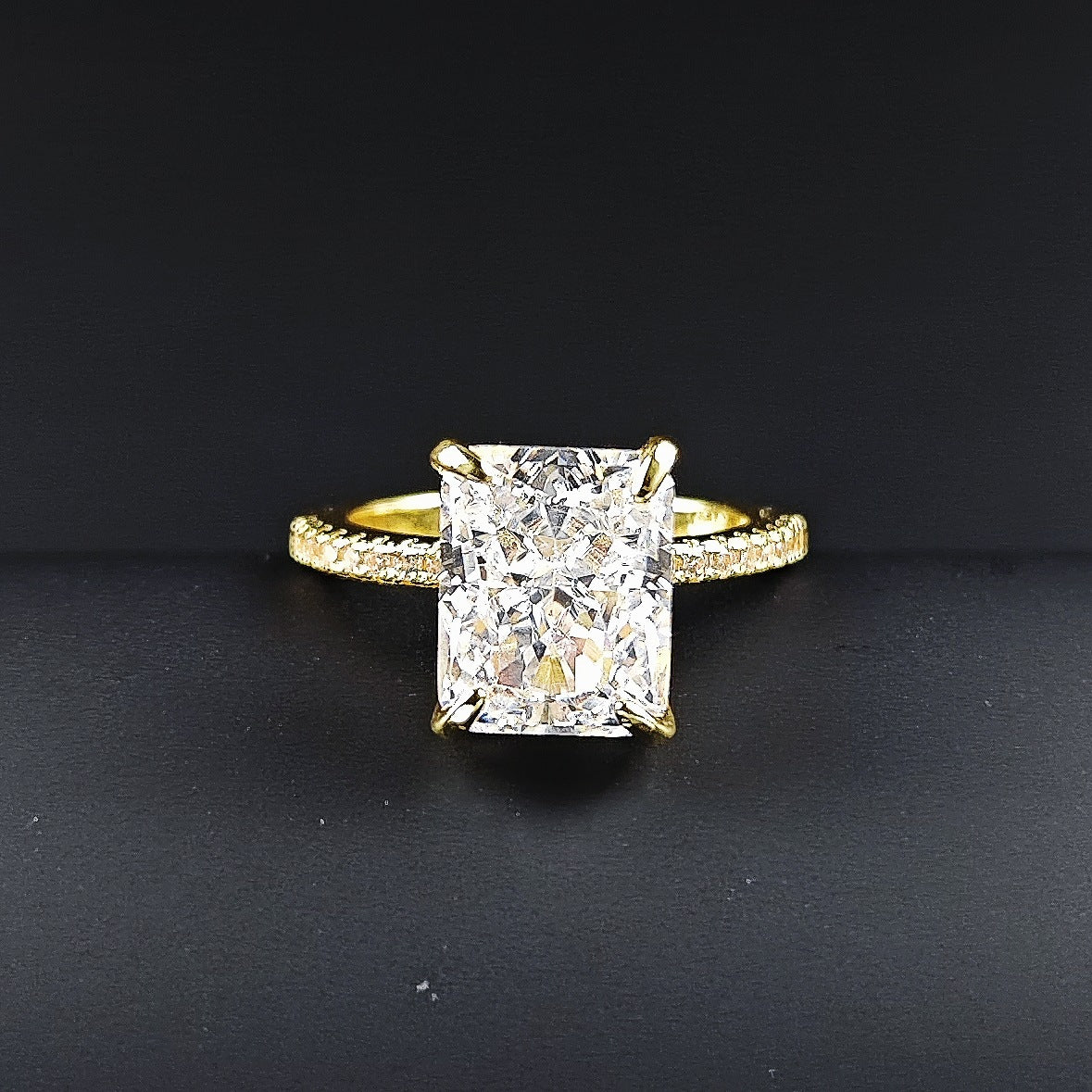 Amazon European and American Cross-border Ice Flower Cut Light Luxury Niche High-end Design Ring for Women Super Flash r7233