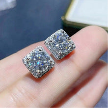 Amazon European and American Cross-border Ice Flower Cut Light Luxury Niche High-end Design Ring for Women Super Flash r7233