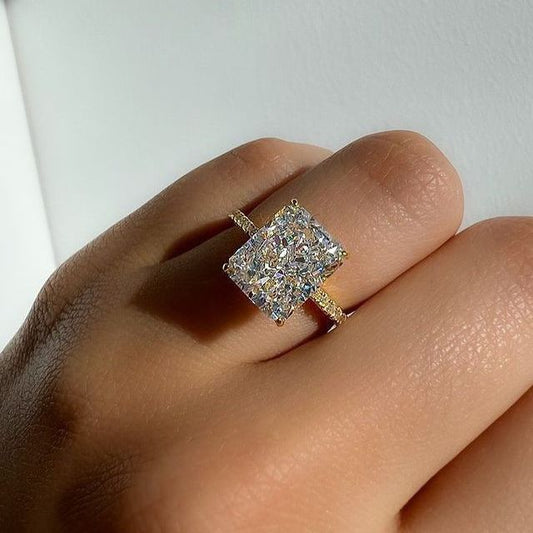 Amazon European and American Cross-border Ice Flower Cut Light Luxury Niche High-end Design Ring for Women Super Flash r7233