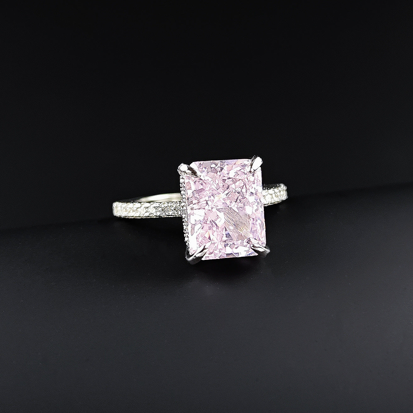 Amazon European and American Cross-border Ice Flower Cut Light Luxury Niche High-end Design Ring for Women Super Flash r7233