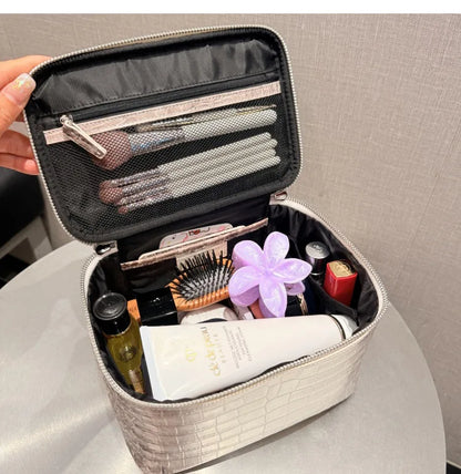 Luxury Embossed Crocodile Leather Makeup Bag Travel Toiletry Organizer Portable Cosmetic Pouch Women Storage Practical Durable