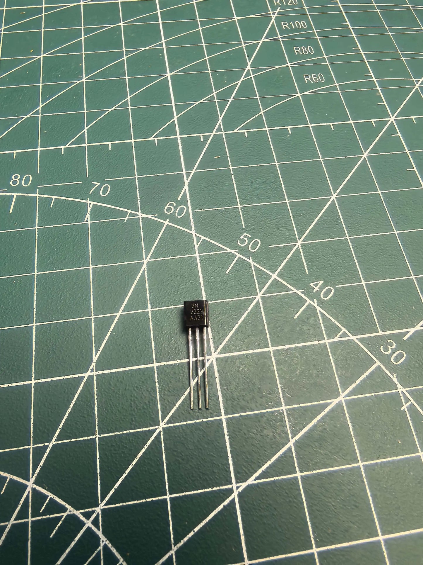 400PCS TO-92 Transistor Kit 20 Values NPN PNP 2N2222 2N3904 2N5551 2N7000 BC337 BC327 Assortment