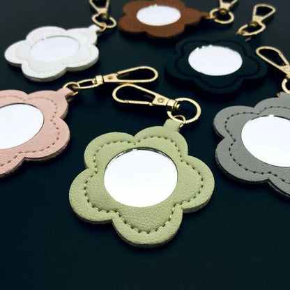 Simple Leather Hanging Keyring Small Mirror Key Chain Ring Bag Pendant for Gift Car Packet Keychain Cute Makeup Flower Shaped