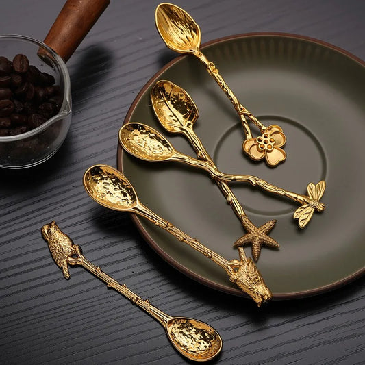 Creative Retro Hotel Family Dessert Coffee Spoon Ice Cream Tools Creative Royal Style Flatware Metal Spoon Kitchen Accessories