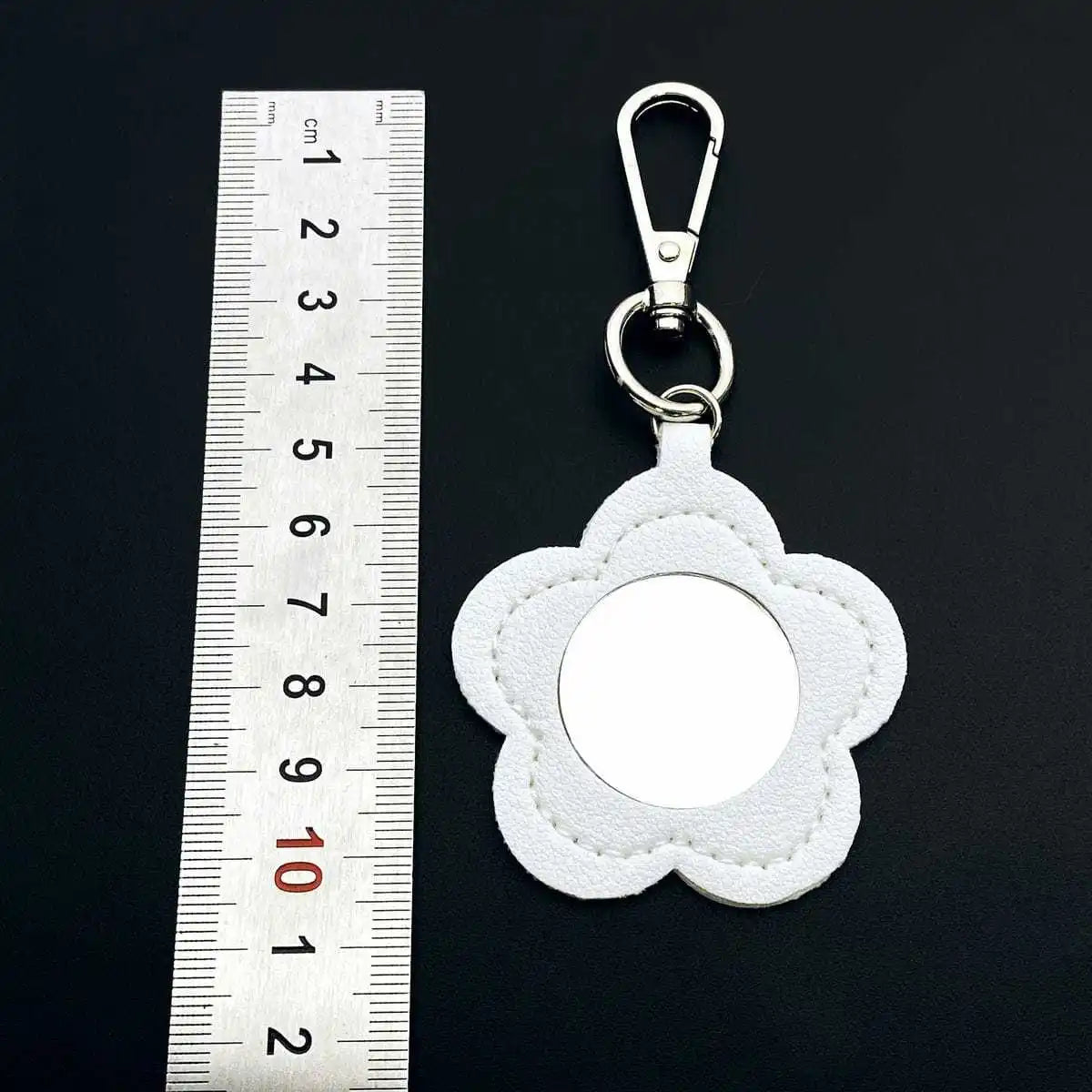 Simple Leather Hanging Keyring Small Mirror Key Chain Ring Bag Pendant for Gift Car Packet Keychain Cute Makeup Flower Shaped