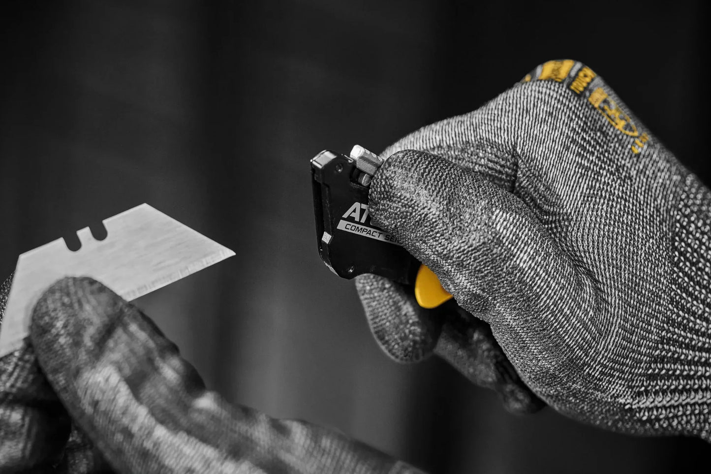 DEWALT DWHT10990 ATOMIC COMPACT SERIES Push And Flip Folding Utility Knife Hand Tools