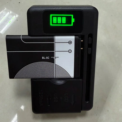 Mobile Battery Charger Universal LCD Indicator Screen USB-Port For Cell Phone Chargers 32-55mm Battery Charging US UK EU Plug